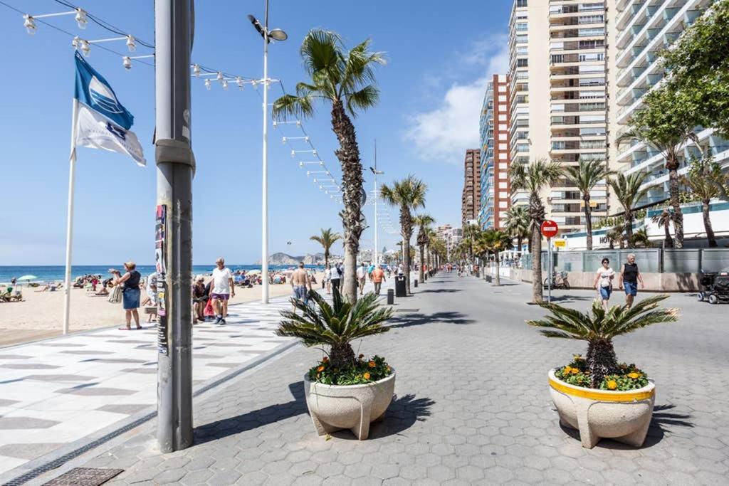 Levante Beach Front Of The Sea Estacha Benidorm Exterior photo